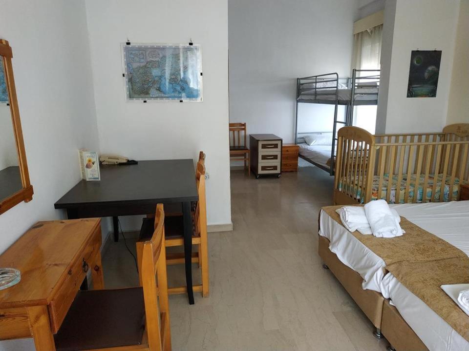 Aquarius Hotel Foúrka Eksteriør bilde